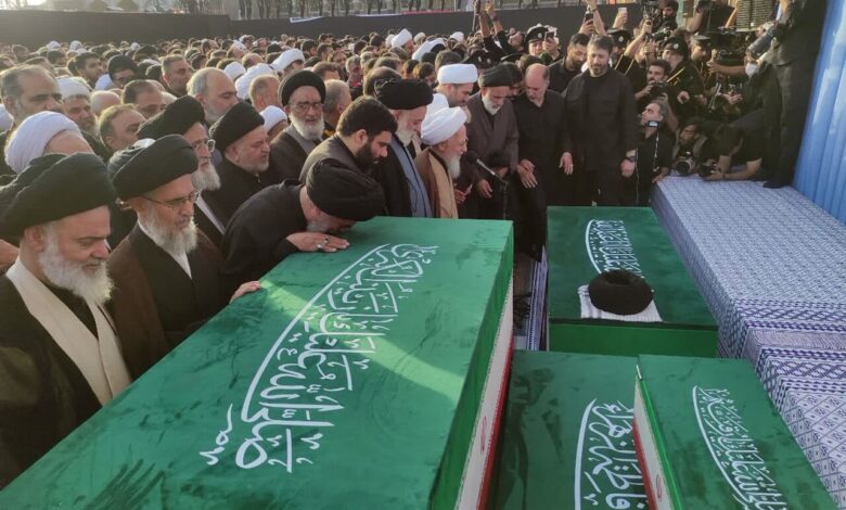 اقامه نماز بر پیکر رهبر شهید، آیت‌الله جوادی‌آملی، مسجد مقدس جمکران، تشییع رهبر شهید، قم، آیت‌الله خامنه‌ای، مراجع تقلید، وداع با رهبر شهید