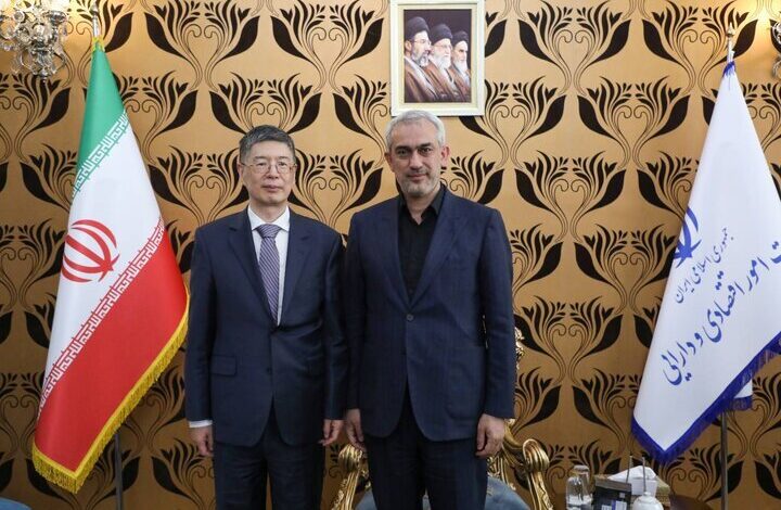 وزیر اقتصاد، سیدعلی مدنی‌زاده، سفیر چین، زونگ پی‌وو، روابط راهبردی ایران و چین، توسعه همکاری‌های اقتصادی، کمیسیون مشترک اقتصادی، حمایت چین از ایران، پیشنهاد چهارمادهای رئیس‌جمهور چین، ثبات منطقه، همکاری ایران و چین