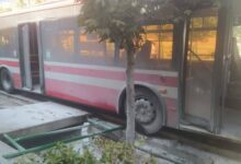 تصادف اتوبوس تهران، حادثه خیابان ولیعصر، اتوبوس BRT، شرکت واحد اتوبوسرانی، مصدومیت ۶ نفر، نقص فنی اتوبوس، تصادف زنجیره ای، علت حادثه در دست بررسی، پارک ساعی، آتش نشانی تهران، سازمان آتش نشانی، پلیس راهور، اخبار حوادث تهران