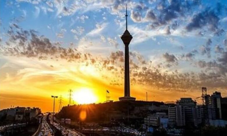 هواشناسی تهران، افزایش دما تهران، پیش‌بینی آب و هوای تهران، موج گرما تهران، ۴۴ درجه سانتی‌گراد، گرمای شدید تهران، حمیدرضا خورشیدی، هشدار هواشناسی، توده هوای گرم، اداره کل هواشناسی استان تهران